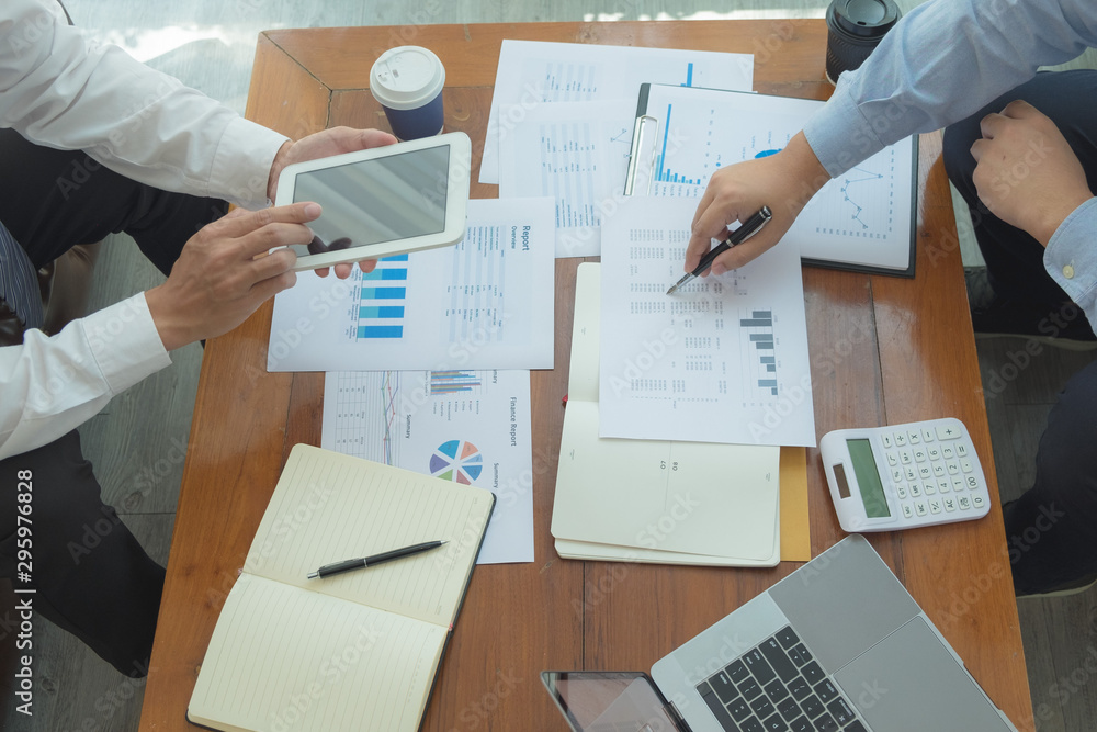 Financial accountants plan business meeting reports Financial accountants plan business meeting reports