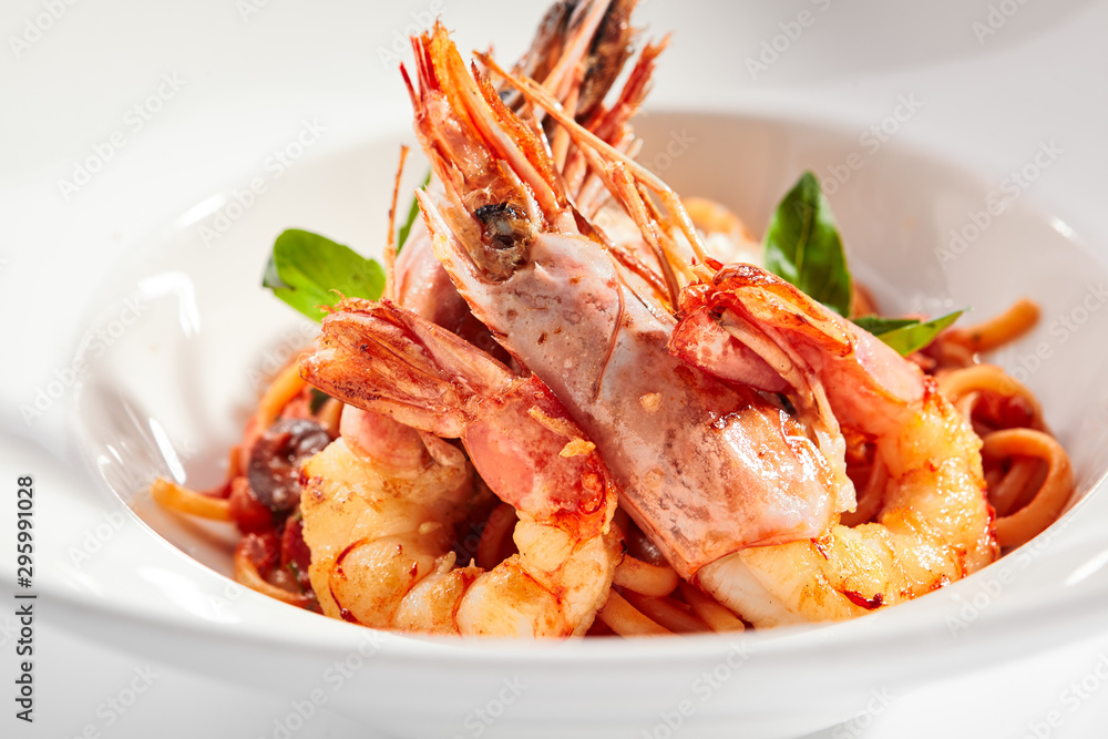 Shrimp linguine with smoked red pepper sauce Shrimp linguine with smoked red pepper sauce