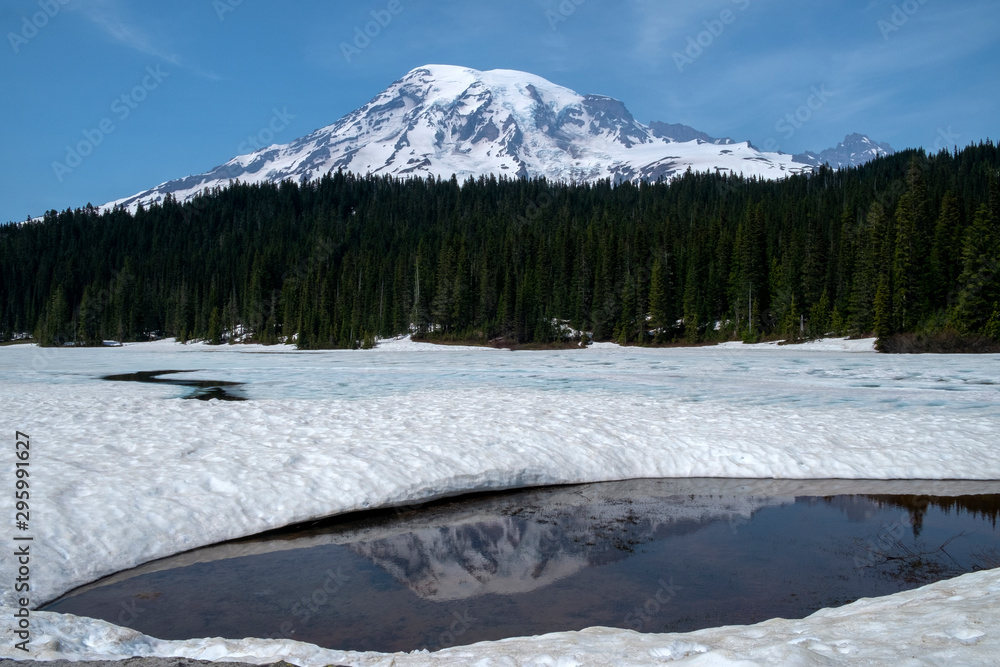 Fototapeta premium lake in the mountains