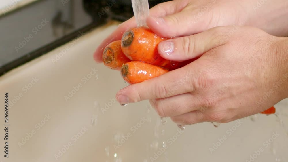 Washing carrots in extreme slow motion Washing carrots in extreme slow motion