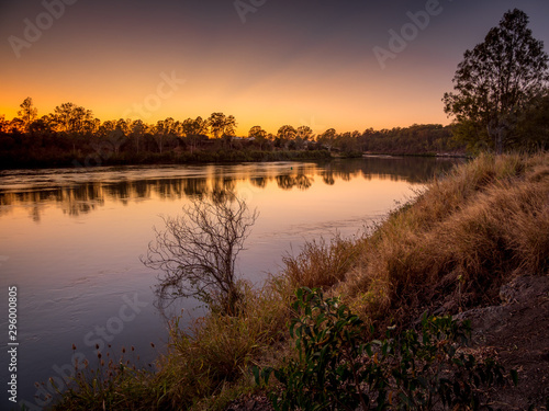 Fototapeta Naklejka Na Ścianę i Meble -  Golden River Dawn