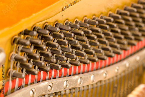 upright piano tuning pegs