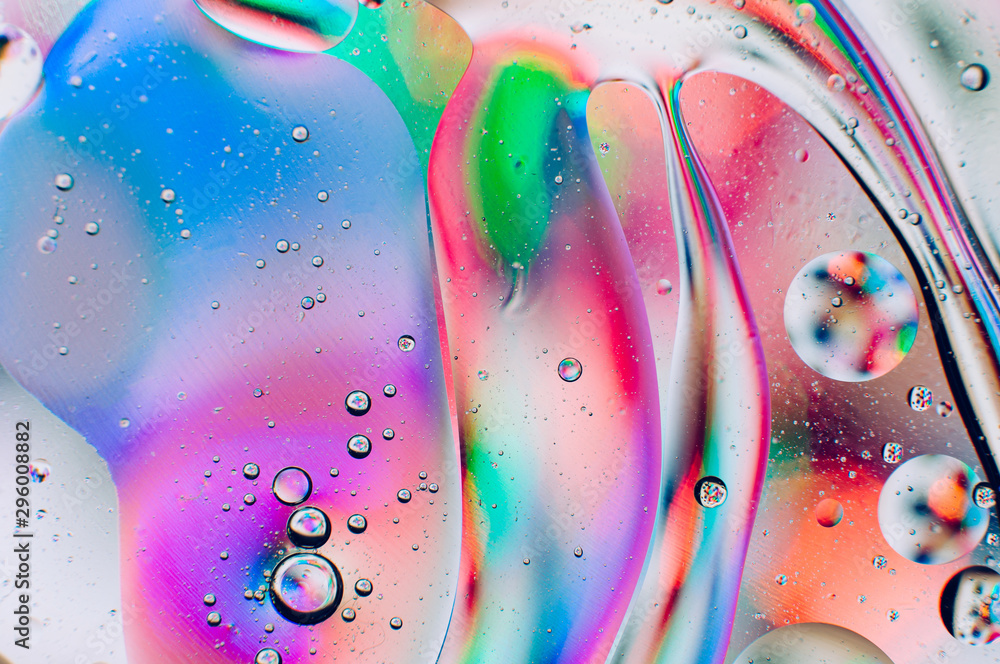 Macro of oil drops on water surface - obrazy, fototapety, plakaty 