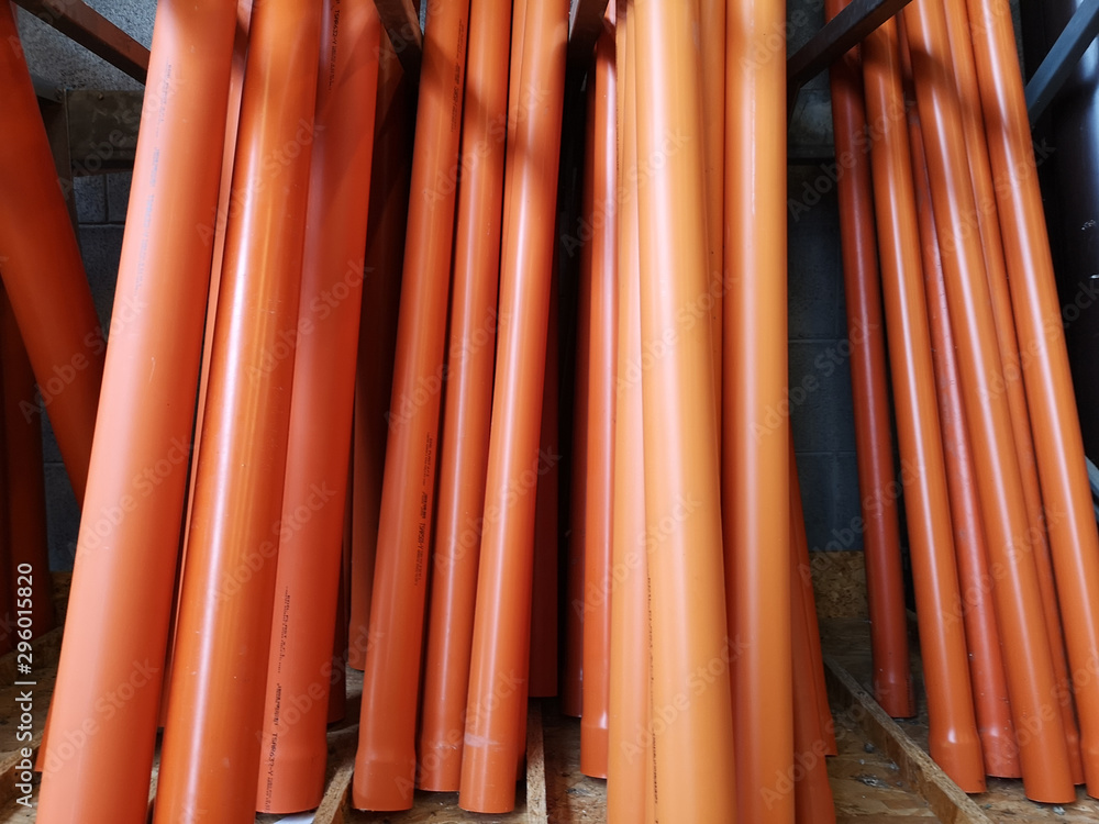 tubi di discesa pluviali in rame e plastica