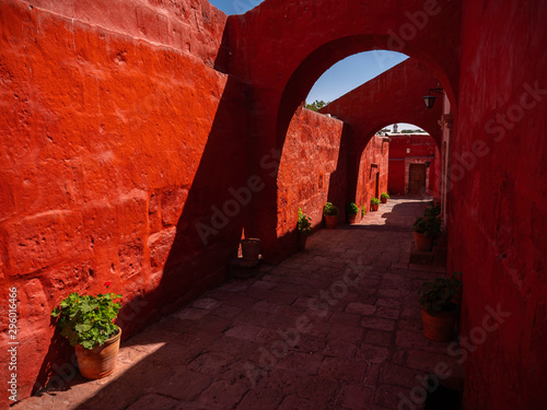 Leinwand Poster Red walls and archs in the courtyard of Saint Catherine Monastery