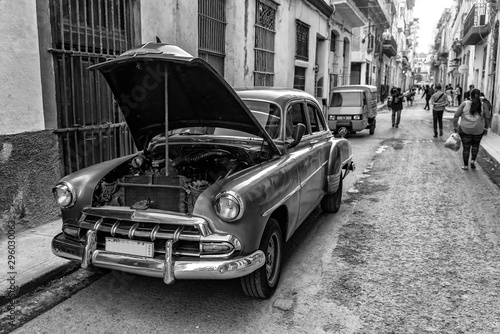 Oldtimer defekt in Havanna schwarz-weiss