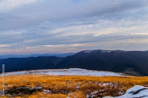 Fototapeta Naklejka Na Ścianę i Meble -  Bieszczady panorama z połoniny Caryńskiej