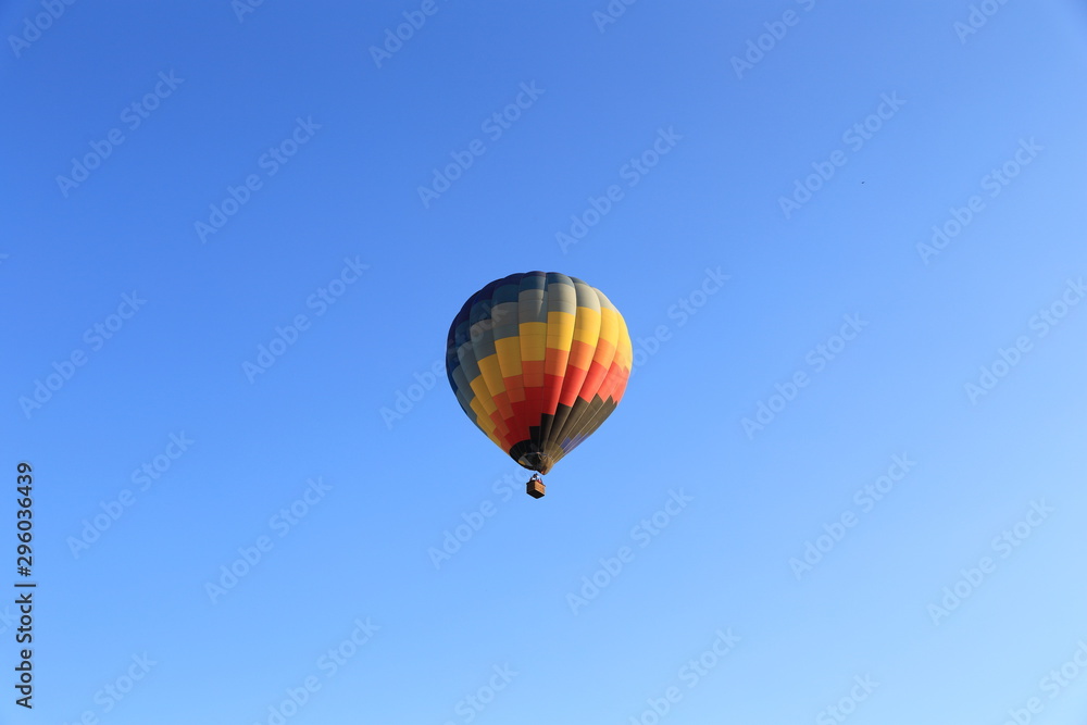 Montgolfière multicolore