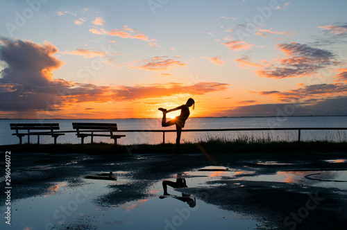 Yoga im Sonnenuntergang © Maren