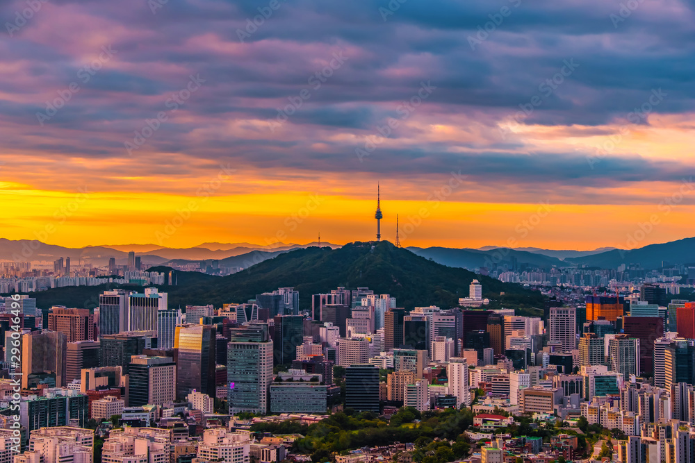 Obraz premium panoramic view of the city at sunset,Seoul Korea.