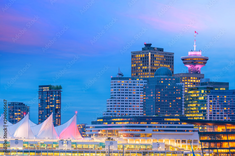 Obraz premium Beautiful view of downtown Vancouver skyline, British Columbia, Canada