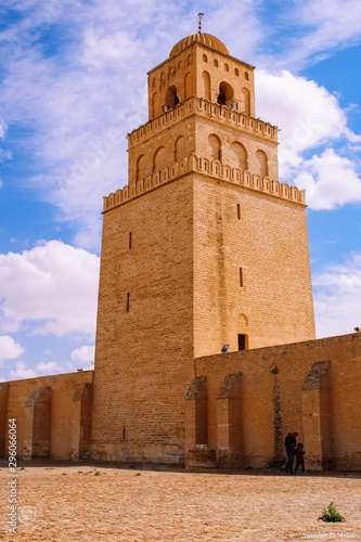 Minaret de la mosquée Okba Ibn Nafaa, Tunisie photo