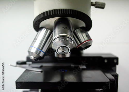 This is a microscope used for the detection of pathogens such as bacteria, fungi, protozoa. and malaria etc. Suitable for scientists Medical technologist and medical scientists