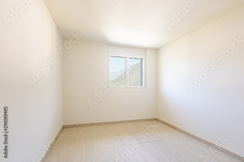 Empty room with white walls and traverti floors.