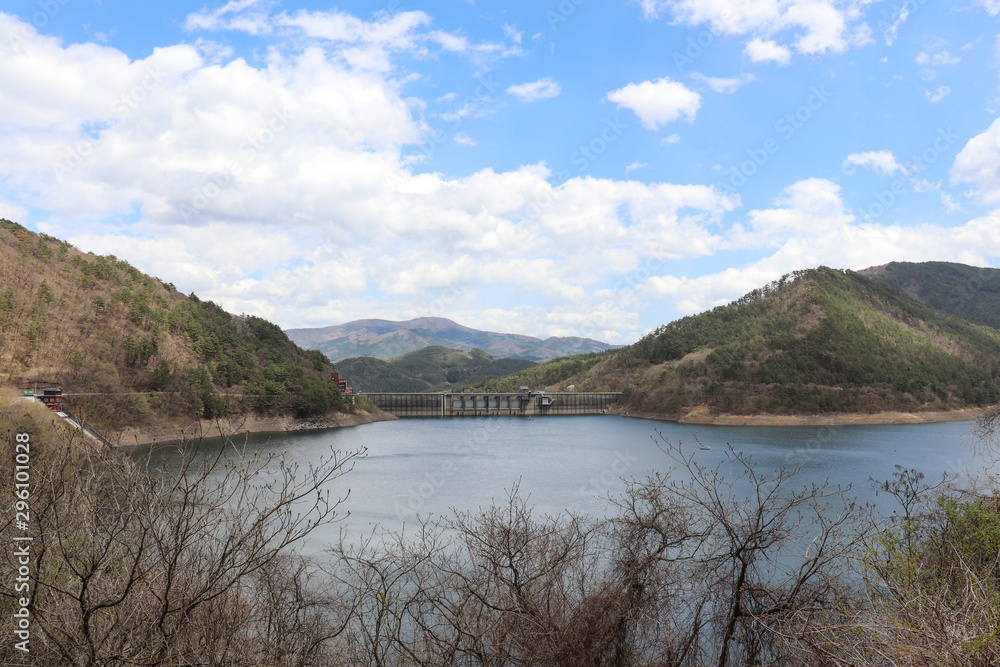 Fototapeta premium 田瀬湖（岩手県花巻市）