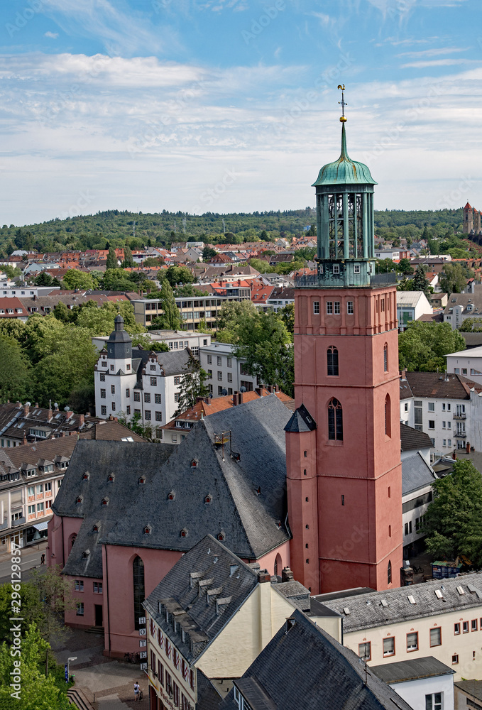 Blick auf die Stadtkirche und das Alte Pädagog in Darmstadt in Hessen, Deutschland