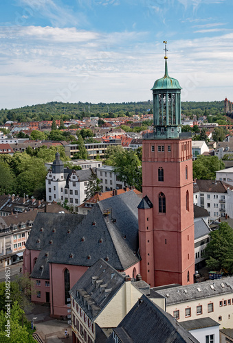 Obraz na płótnie Blick auf die Stadtkirche und das Alte Pädagog in Darmstadt in Hessen, Deutschland w salonie