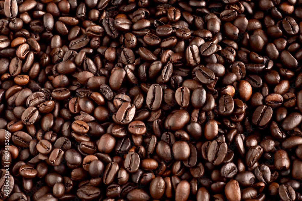 Fototapeta premium Tło palonych ziaren kawy, arabica i robusta.
