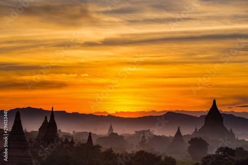 Sonnenuntergang in Bagan in Myanmar