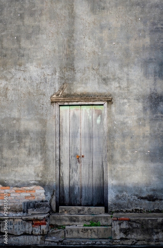 Door and dark Concrete wall old retro look, concrete suitable for the assembly or the use of an Idea copy space