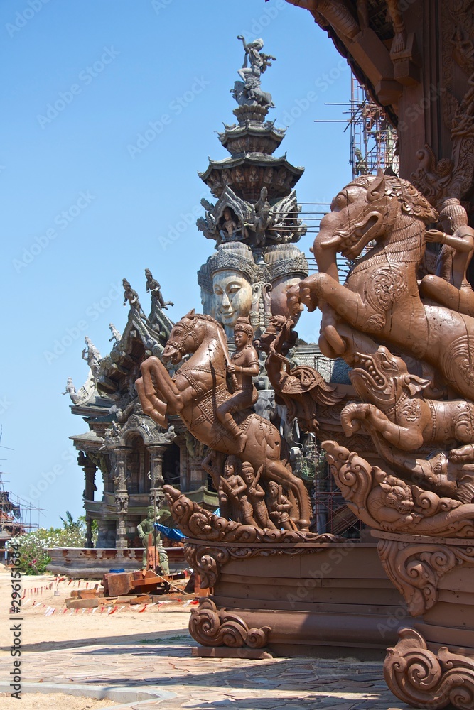 Fototapeta premium statue in thai temple