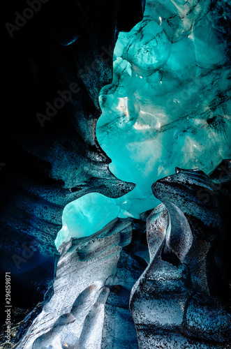 Blue crystal ice cave, unde...