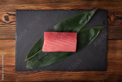 Foto japanese raw tuna sashimi block