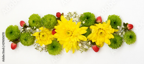 Fototapeta Naklejka Na Ścianę i Meble -  Yellow and green flowers with red berries in a floral decoration