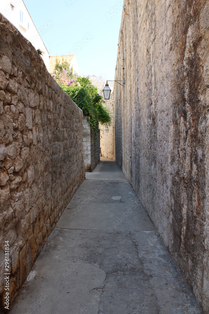 narrow street in old town dubrovnik
