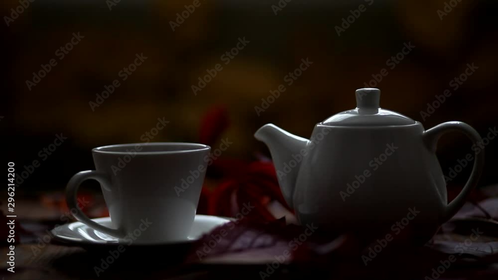 In a cup of hot tea put half a slice of lemon.