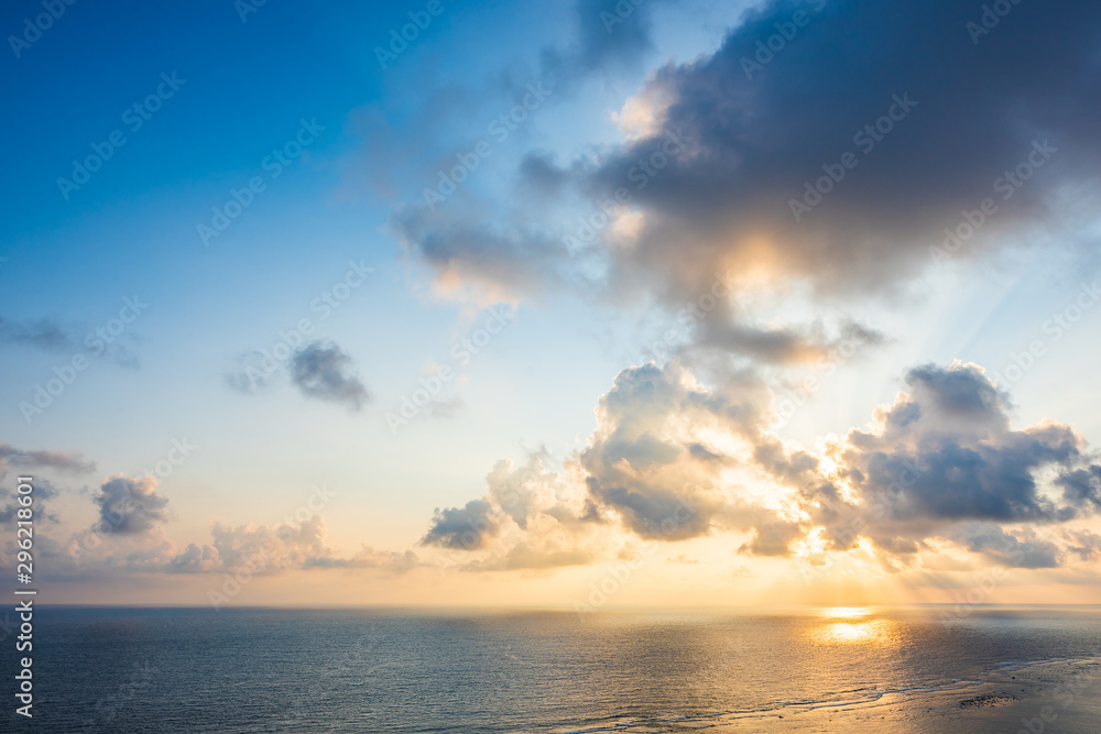 早朝の宮古島　The sky at daybreak in Miyakojima Island, Okinawa.