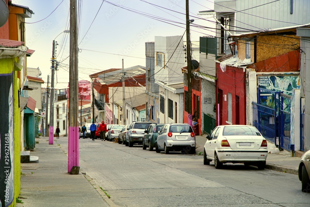 Fototapeta premium Colorful streets of Valparaíso, Chile