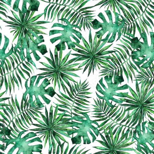 Seamless pattern with leaves and brunches of tropical plants © Юлия Гришина