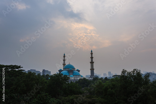 Photography majestic view of federal territory kuala lumpur, malaysia mosque during sunrise