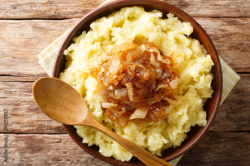 Photos Vegetarian rustic food mashed potatoes with caramelized onions close-up on a plate on the table