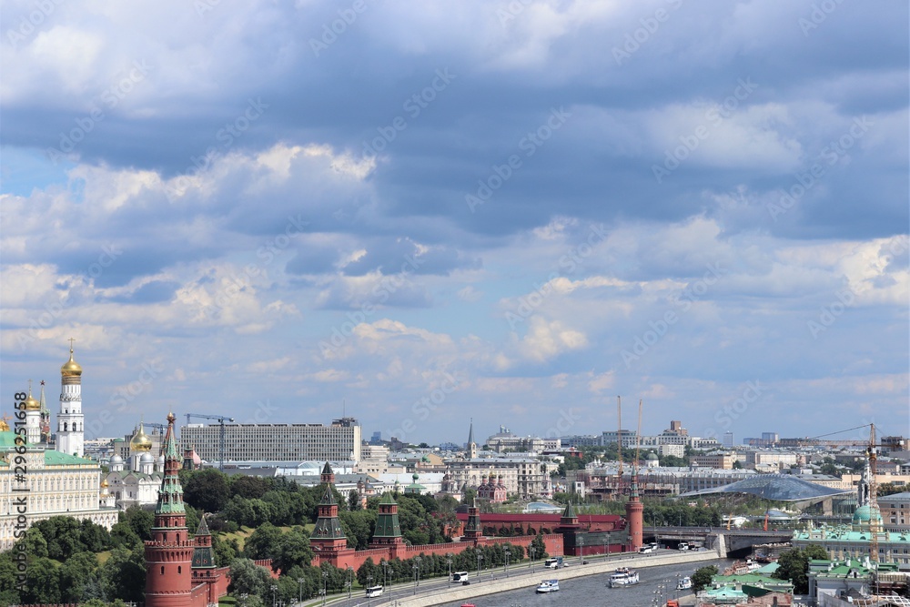 Moscow, Russia: cityscape - Kremlin, Moscow river, houses.