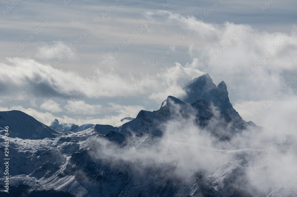 pic du midi dans les nuages