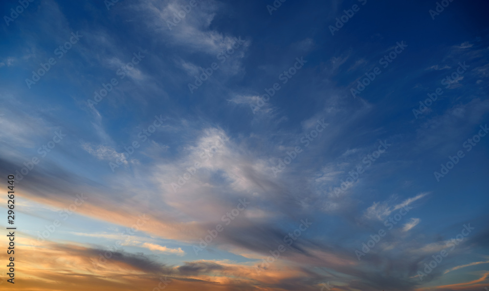 Obraz premium colorful dramatic sky with cloud at sunset