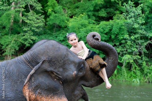 Canvas Print Happy elephant keeper.