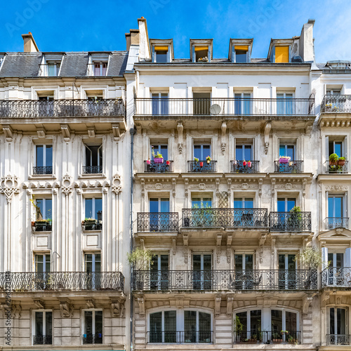 Paris, parisian facade in a chic area, typical balcony and windows © Pascale Gueret