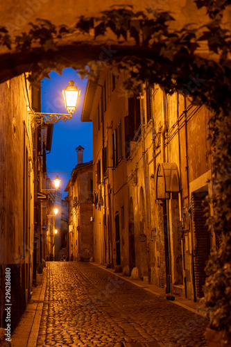 Tableau sur toile Monterotondo, Rome: the city by night