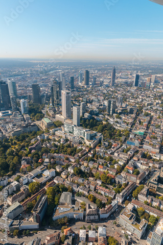 Luftbilder Frankfurt Eschenheimer Anlage mit Oper  Rothschildpark und Skyline