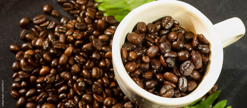 Fototapeta premium Fresh coffee beans That has been roasted well