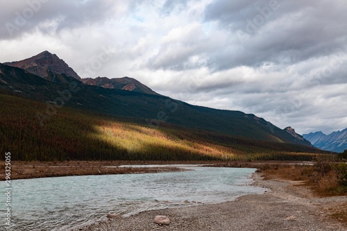Athabasca River Icefields pkwy