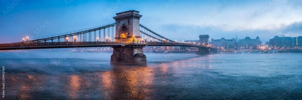 Naklejka premium Panorama Mostu Łańcuchowego w Budapeszcie, Węgry