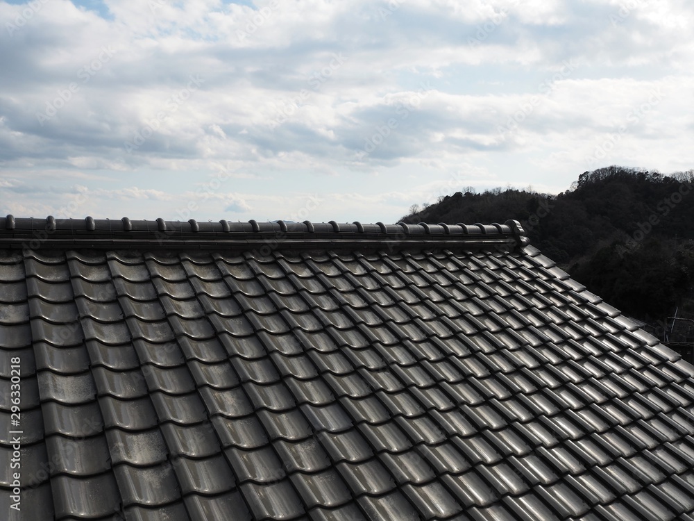 Fototapeta premium 日本の住宅の瓦屋根