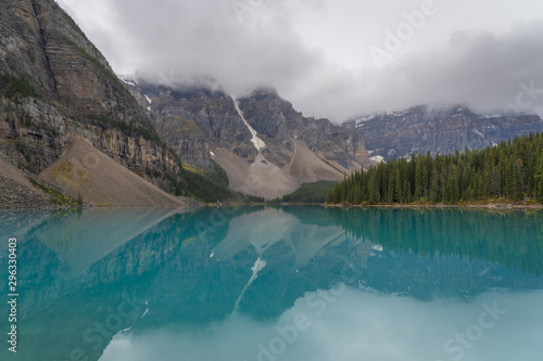 Spiegelung Morain Lake Wolken