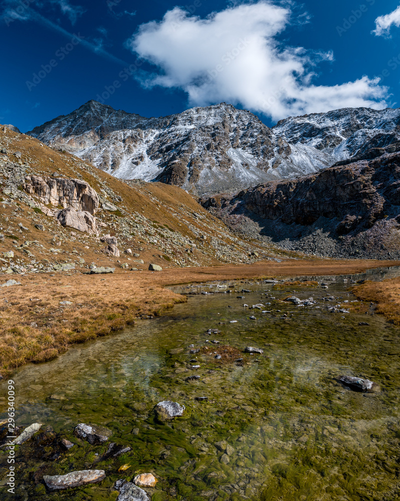Ova dal Munt Bergbach bei Futschellas im Engadin im Herbst Ova dal Munt Bergbach bei Futschellas im Engadin im Herbst