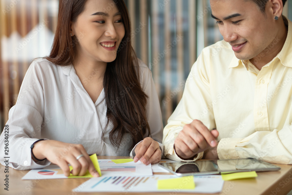 Fototapeta premium Asian couples are calculating income And expenses To cut unnecessary expenses And planning to borrow money to buy a new home. Concepts for investment planning and financial planning for the family