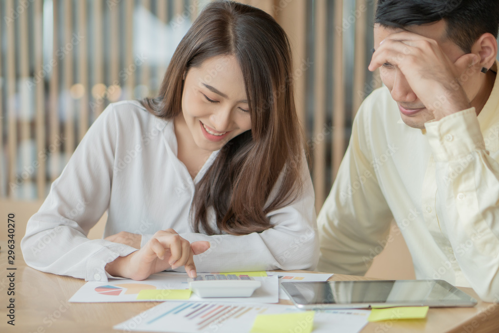 Happy Asian couples be smile after calculating income And expenses because it receives profits from investments. Concepts for investment planning and financial planning for the family.
